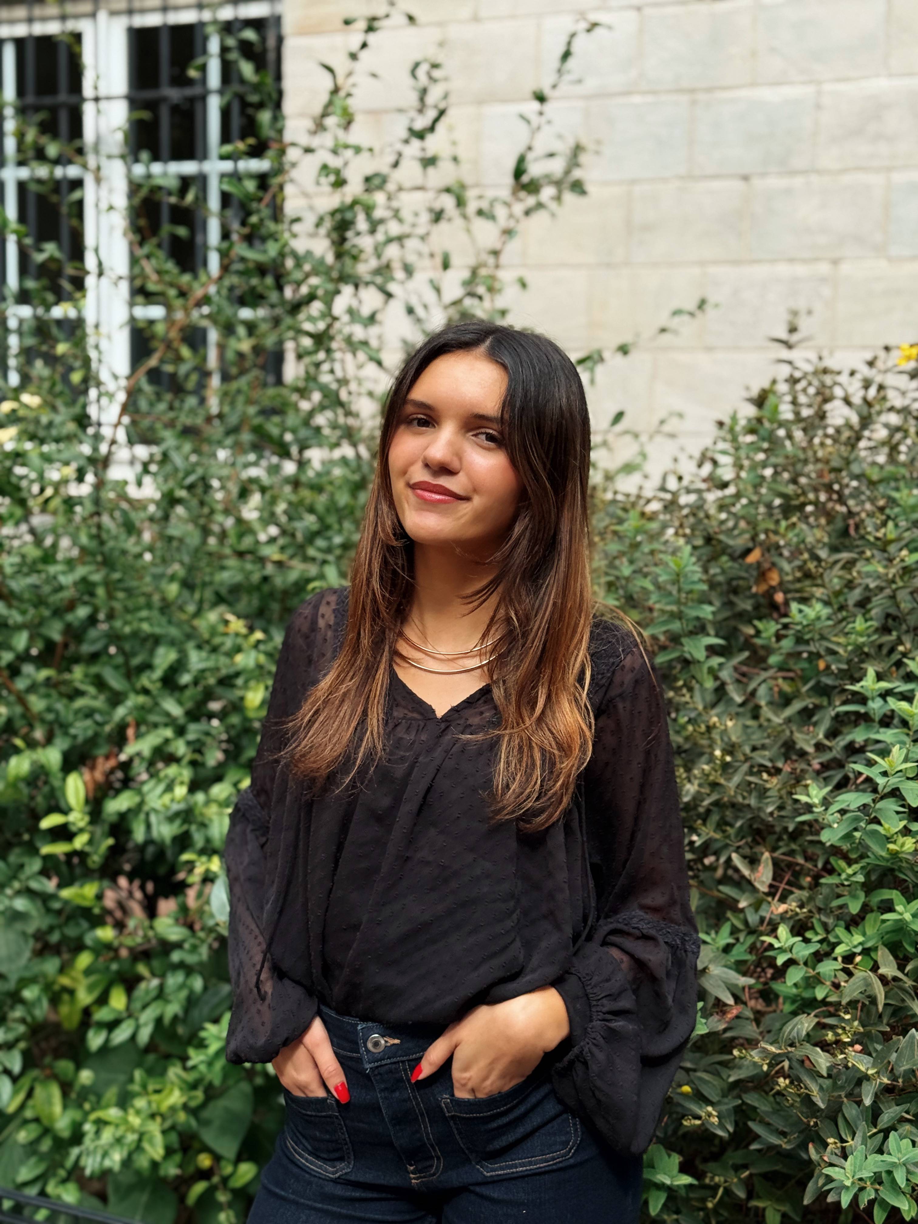 Box de vêtements pour femmes ouverte