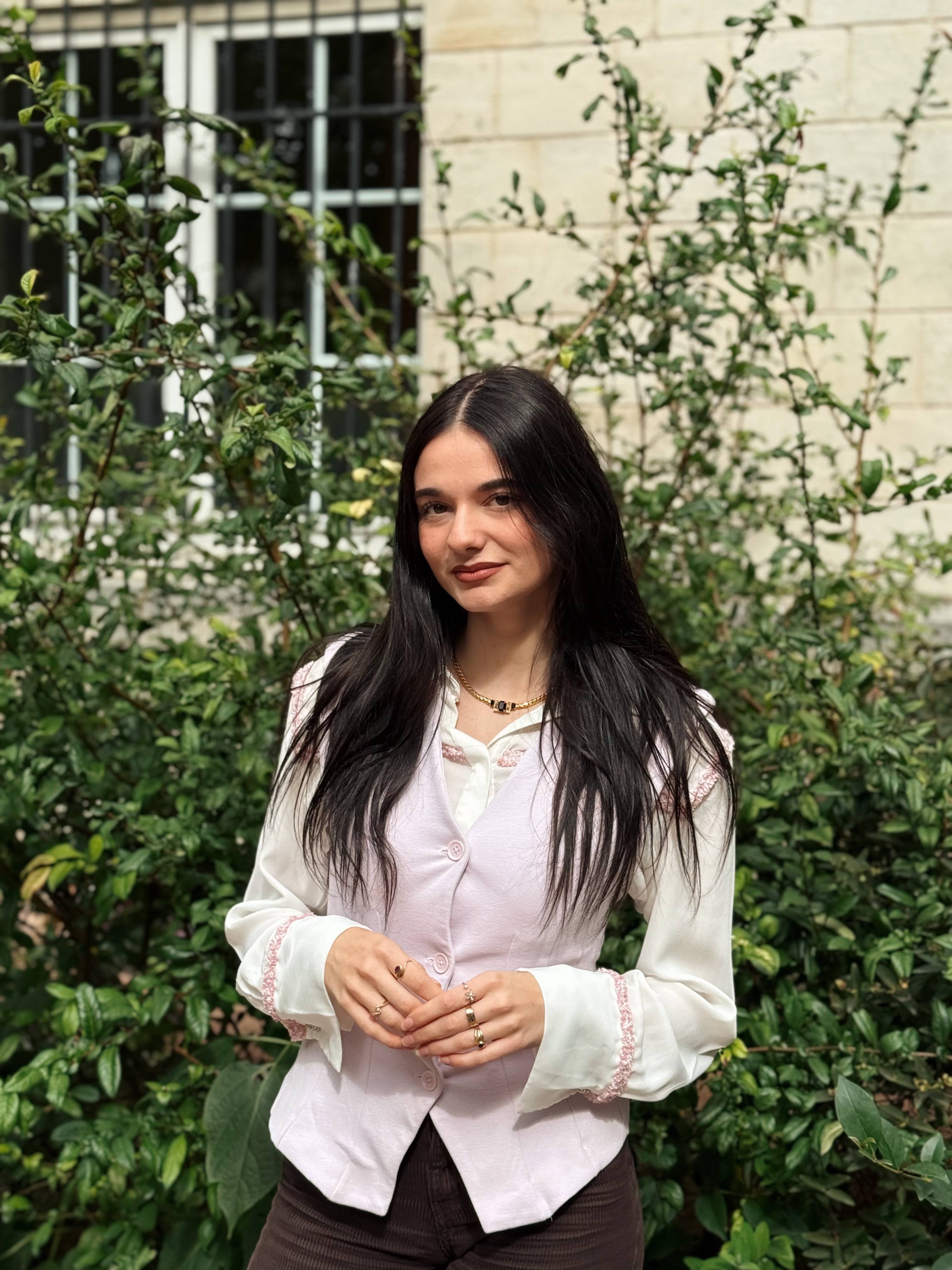 Box de vêtements pour femmes ouverte